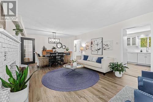 124 Reid Street, Kawartha Lakes, ON - Indoor Photo Showing Living Room