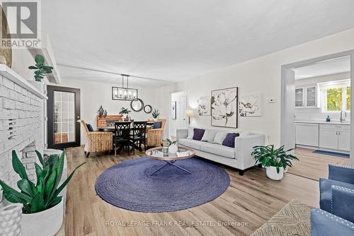 124 Reid Street, Kawartha Lakes, ON - Indoor Photo Showing Living Room