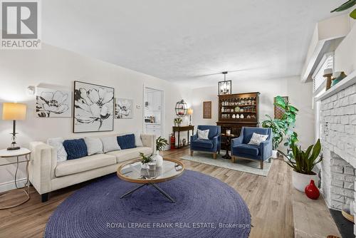 124 Reid Street, Kawartha Lakes, ON - Indoor Photo Showing Living Room