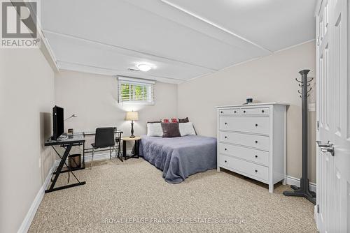 124 Reid Street, Kawartha Lakes, ON - Indoor Photo Showing Bedroom