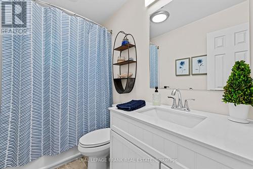 124 Reid Street, Kawartha Lakes, ON - Indoor Photo Showing Bathroom