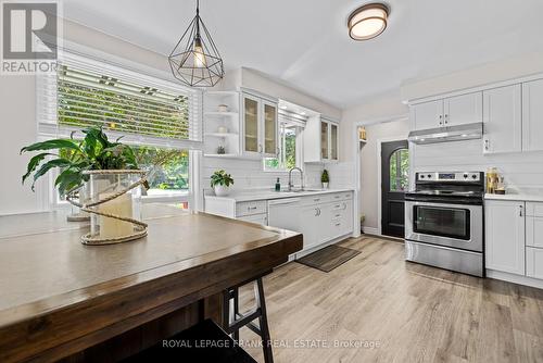 124 Reid Street, Kawartha Lakes, ON - Indoor Photo Showing Kitchen