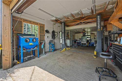 9206 Dickenson Road, Hamilton, ON - Indoor Photo Showing Garage