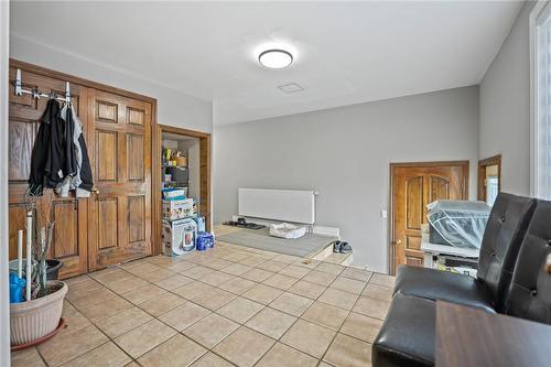 9206 Dickenson Road, Hamilton, ON - Indoor