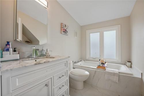 9206 Dickenson Road, Hamilton, ON - Indoor Photo Showing Bathroom