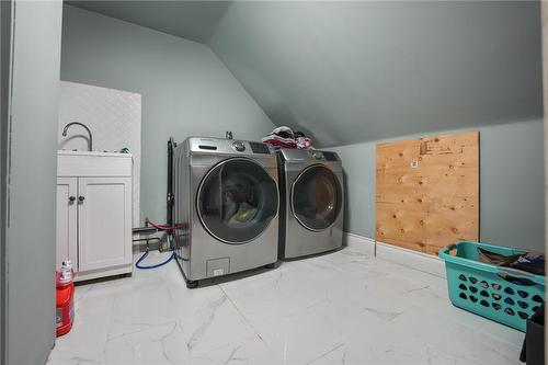 9206 Dickenson Road, Hamilton, ON - Indoor Photo Showing Laundry Room