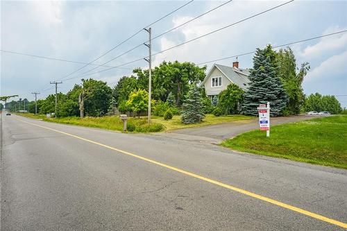 9206 Dickenson Road, Hamilton, ON - Outdoor