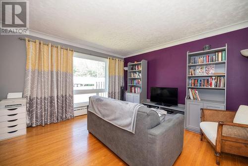 33486 Highway 17 Highway, Deep River, ON - Indoor Photo Showing Living Room