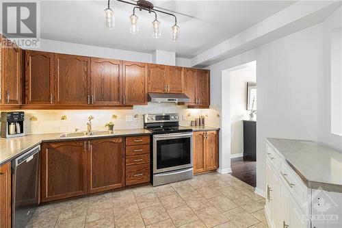 564 Renaissance Drive, Ottawa, ON - Indoor Photo Showing Kitchen With Double Sink