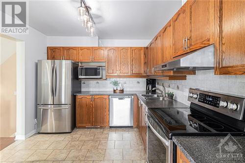 564 Renaissance Drive, Ottawa, ON - Indoor Photo Showing Kitchen