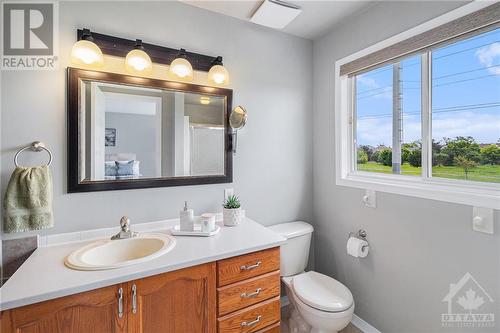 564 Renaissance Drive, Ottawa, ON - Indoor Photo Showing Bathroom