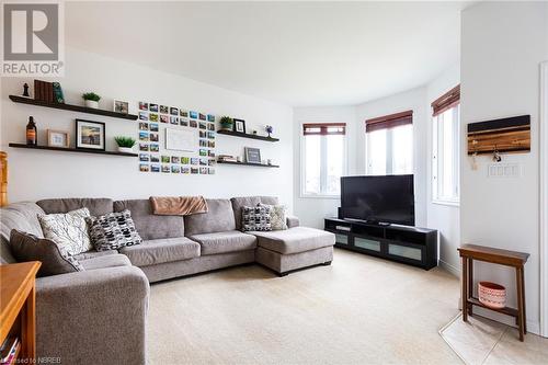 60 Mariah Street, North Bay, ON - Indoor Photo Showing Living Room