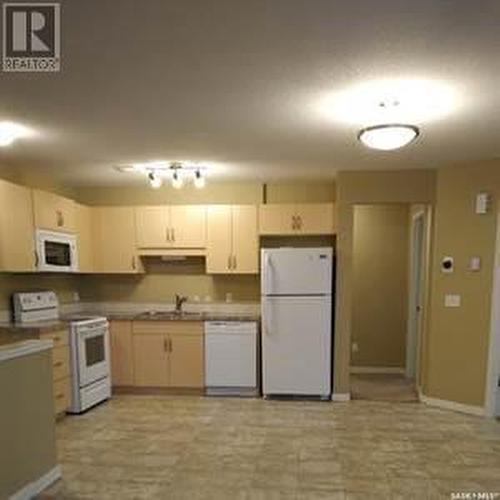 88 5642 Gordon Road, Regina, SK - Indoor Photo Showing Kitchen