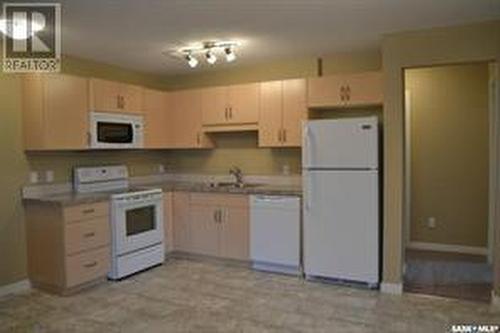 88 5642 Gordon Road, Regina, SK - Indoor Photo Showing Kitchen