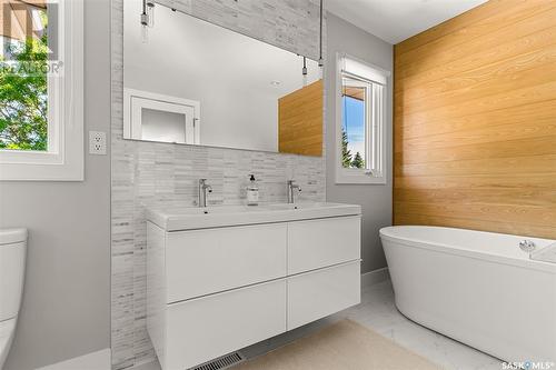 2634 Cochrane Bay E, Regina, SK - Indoor Photo Showing Bathroom