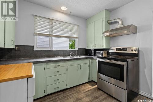 1714 Louise Avenue, Saskatoon, SK - Indoor Photo Showing Kitchen