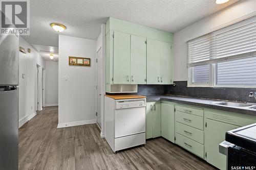 1714 Louise Avenue, Saskatoon, SK - Indoor Photo Showing Kitchen