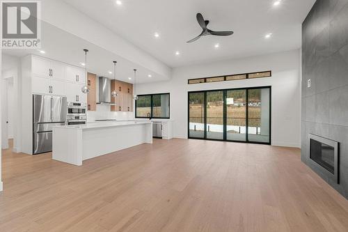 2536 Pinnacle Ridge Drive, West Kelowna, BC - Indoor Photo Showing Kitchen With Upgraded Kitchen