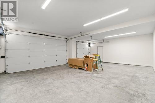 2536 Pinnacle Ridge Drive, West Kelowna, BC - Indoor Photo Showing Garage