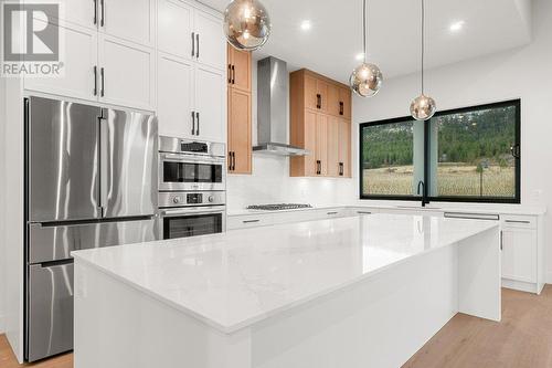 2536 Pinnacle Ridge Drive, West Kelowna, BC - Indoor Photo Showing Kitchen With Upgraded Kitchen