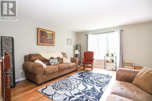 43 Sutton Pl, Sault Ste. Marie, ON - Indoor Photo Showing Living Room