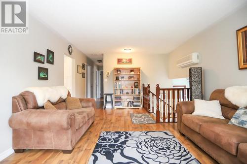 43 Sutton Pl, Sault Ste. Marie, ON - Indoor Photo Showing Living Room