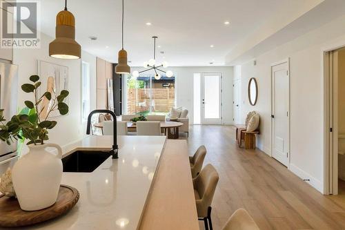 1859 Ethel Street, Kelowna, BC - Indoor Photo Showing Kitchen With Upgraded Kitchen