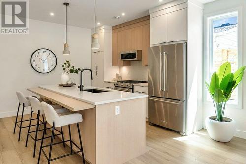 1861 Ethel Street, Kelowna, BC - Indoor Photo Showing Kitchen With Upgraded Kitchen