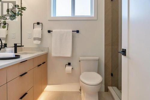 1863 Ethel Street, Kelowna, BC - Indoor Photo Showing Bathroom