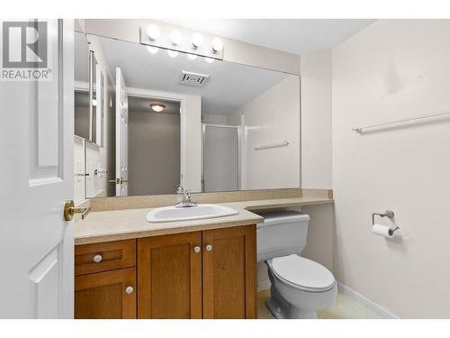 920 Glenwood Avenue Unit# 201, Kelowna, BC - Indoor Photo Showing Bathroom