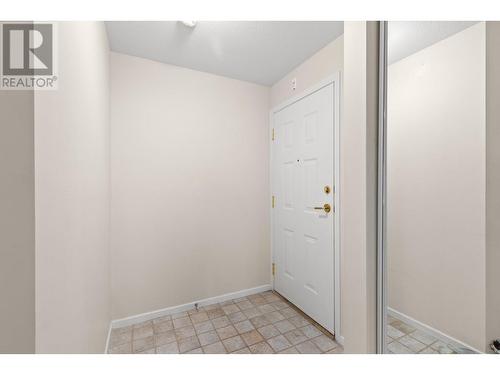 920 Glenwood Avenue Unit# 201, Kelowna, BC - Indoor Photo Showing Other Room