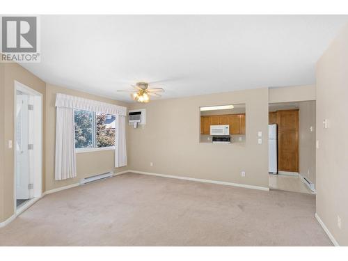 920 Glenwood Avenue Unit# 201, Kelowna, BC - Indoor Photo Showing Other Room