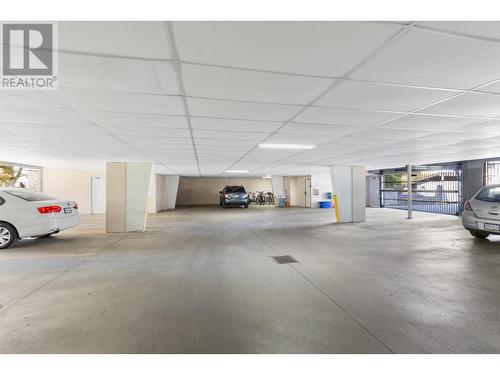 920 Glenwood Avenue Unit# 201, Kelowna, BC - Indoor Photo Showing Garage