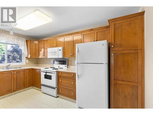 920 Glenwood Avenue Unit# 201, Kelowna, BC - Indoor Photo Showing Kitchen With Double Sink