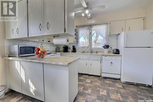 309 Coldwell Road, Regina, SK - Indoor Photo Showing Kitchen