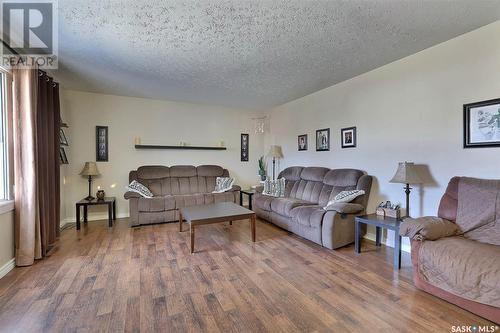 309 Coldwell Road, Regina, SK - Indoor Photo Showing Living Room