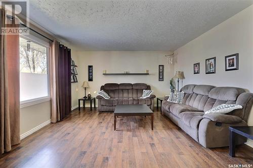 309 Coldwell Road, Regina, SK - Indoor Photo Showing Living Room