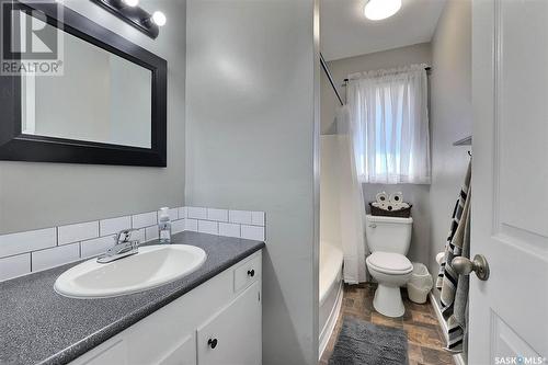 309 Coldwell Road, Regina, SK - Indoor Photo Showing Bathroom