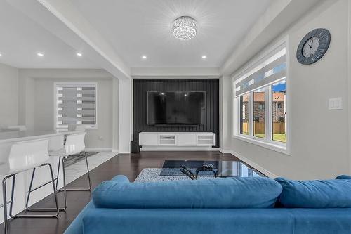 53 Lillian Way, Caledonia, ON - Indoor Photo Showing Living Room