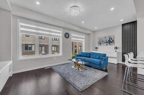 53 Lillian Way, Caledonia, ON - Indoor Photo Showing Living Room