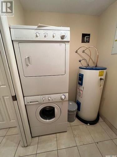 8 15 Coventry Road, Regina, SK - Indoor Photo Showing Laundry Room