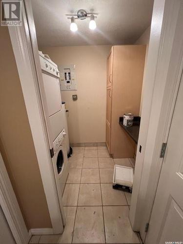 8 15 Coventry Road, Regina, SK - Indoor Photo Showing Laundry Room