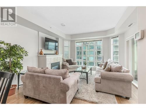 1128 Sunset Drive Unit# 1202, Kelowna, BC - Indoor Photo Showing Living Room With Fireplace