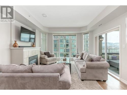 1128 Sunset Drive Unit# 1202, Kelowna, BC - Indoor Photo Showing Living Room With Fireplace