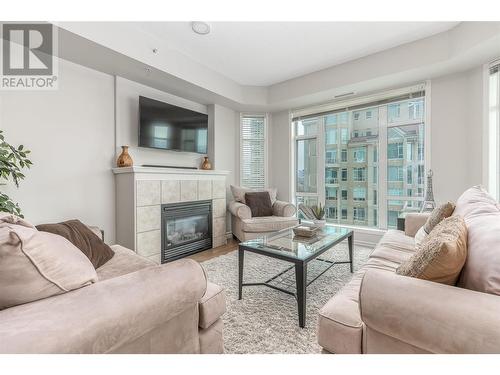 1128 Sunset Drive Unit# 1202, Kelowna, BC - Indoor Photo Showing Living Room With Fireplace