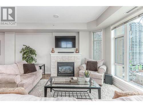 1128 Sunset Drive Unit# 1202, Kelowna, BC - Indoor Photo Showing Living Room With Fireplace