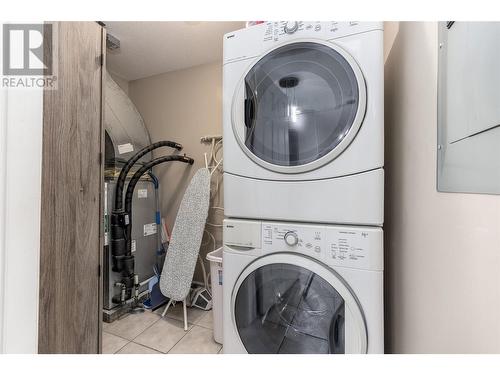 1128 Sunset Drive Unit# 1202, Kelowna, BC - Indoor Photo Showing Laundry Room