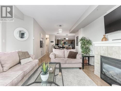 1128 Sunset Drive Unit# 1202, Kelowna, BC - Indoor Photo Showing Living Room With Fireplace