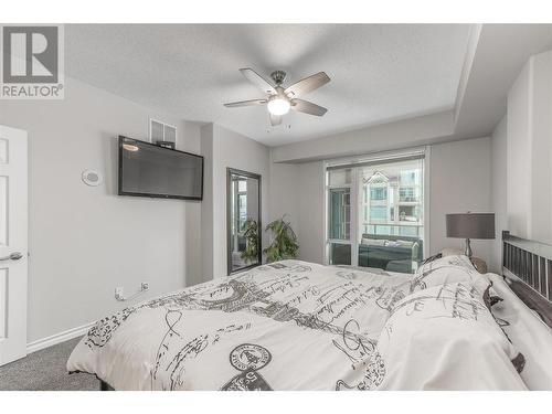 1128 Sunset Drive Unit# 1202, Kelowna, BC - Indoor Photo Showing Bedroom