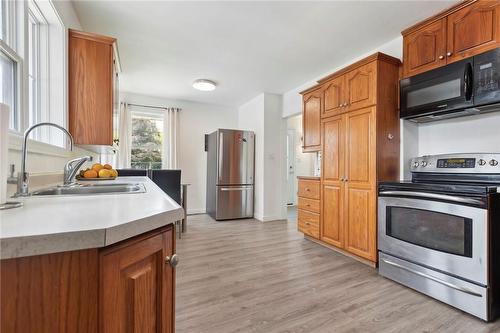 7 Sheffield Avenue, Brantford, ON - Indoor Photo Showing Kitchen With Double Sink